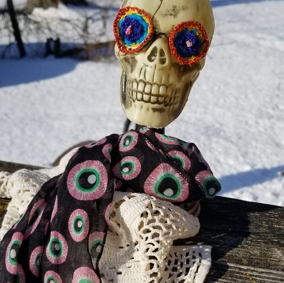 Eyeball Scarf Kitsch Weird Novelty - Picture 1 of 3